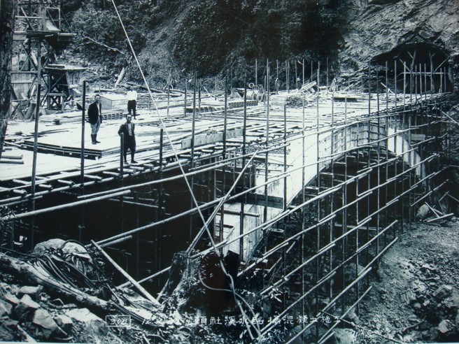 日月潭水力發電計畫-頭社溪水路橋施工舊照