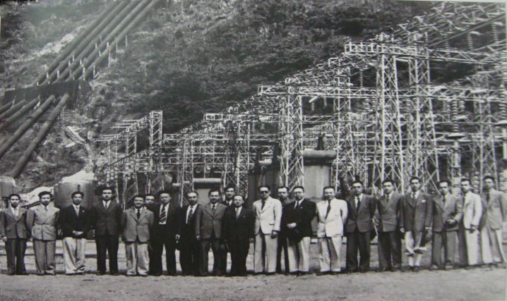 鉅工電廠1947年復建完成後顧問留影