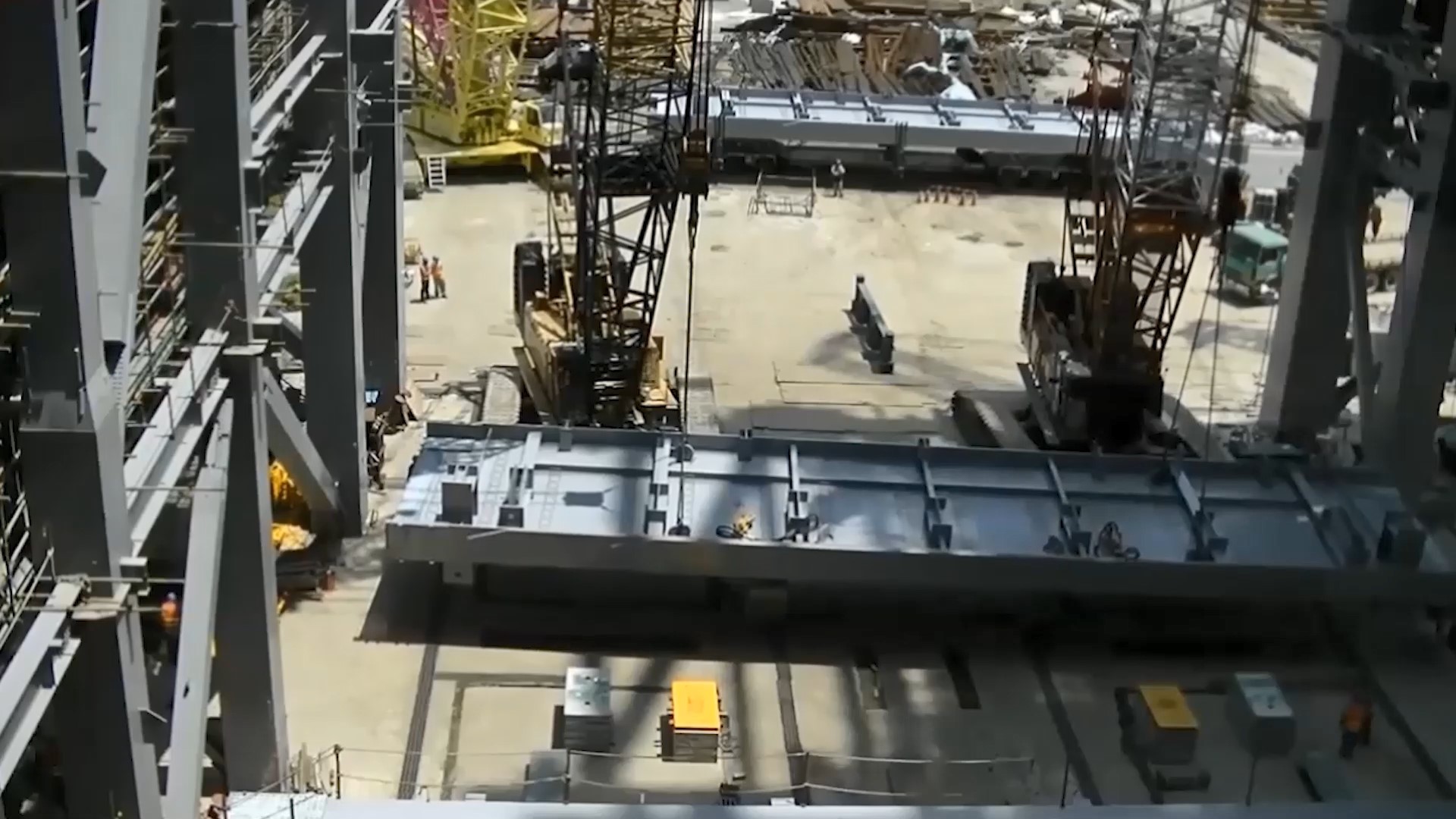 林口電廠擴建新林二機的鍋爐房頂樑安裝