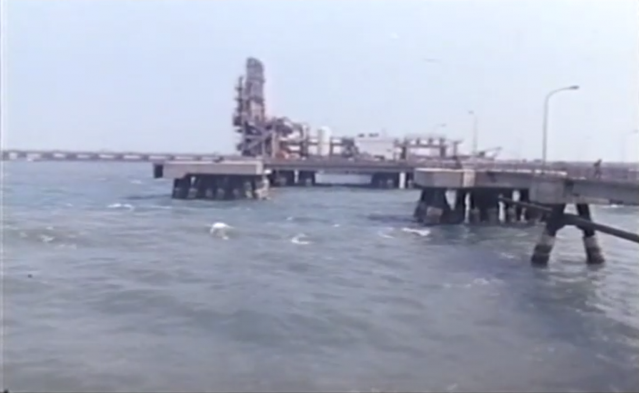中油液化天然氣碼頭建港工程棧橋式卸氣碼頭由業主裝設完成的卸氣台架的卸氣設備