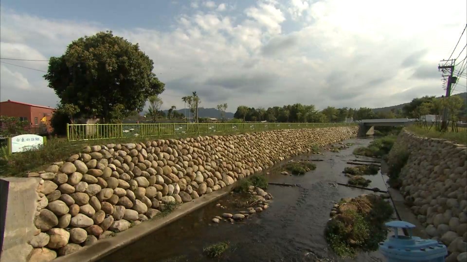 大甲溪流域新社台地的重要溪流食水嵙溪