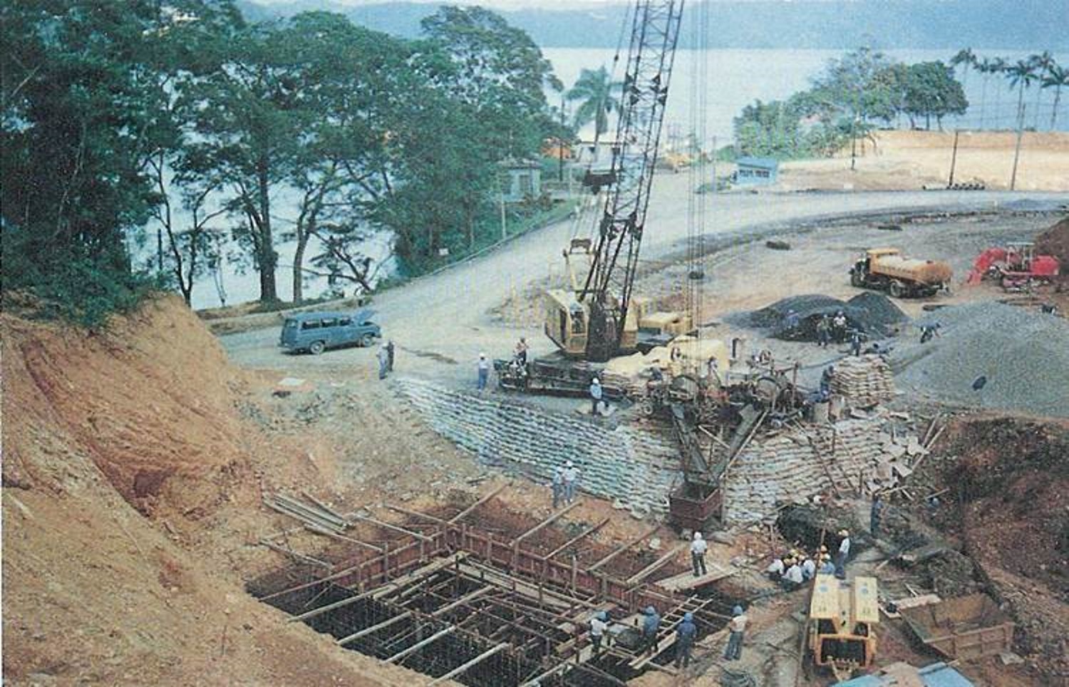 濁水溪流域明湖電廠圍堰明挖進水口施工