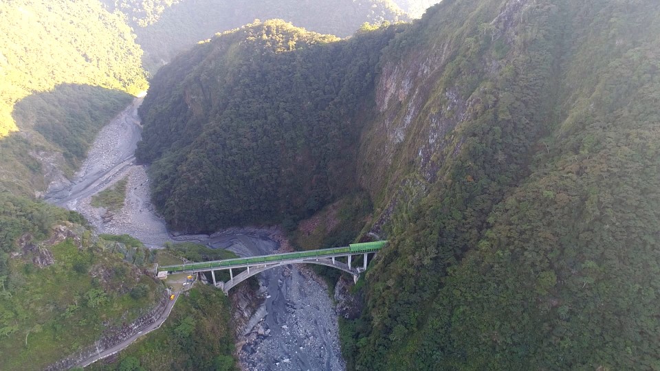 濁水溪流域新武界引水隧道過河段輸水鋼管拱橋