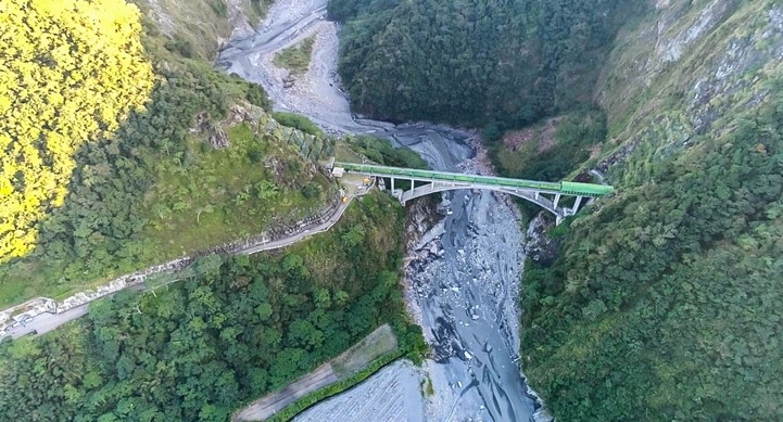 濁水溪流域新武界引水隧道過河段輸水鋼管拱橋