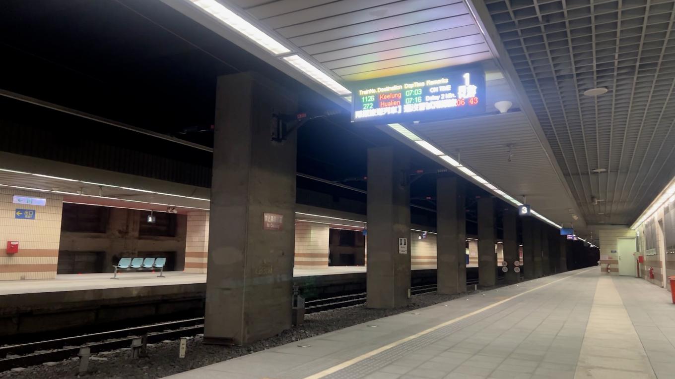 臺北市區鐵路地下化第三期工程「萬板專案」萬華車站月台層
