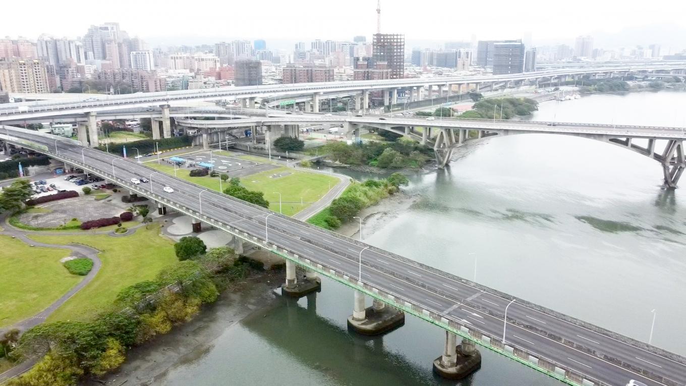 臺北市區鐵路地下化第三期工程「萬板專案」施工華翠大橋