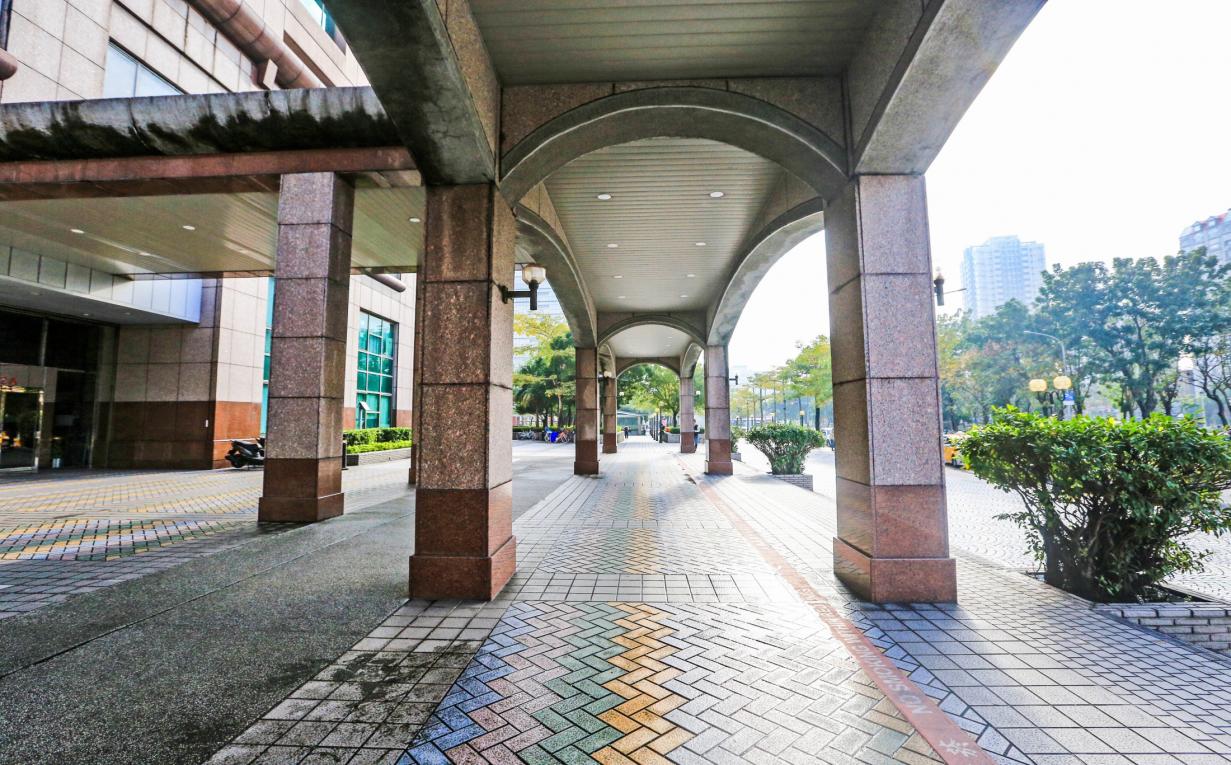 臺北市區鐵路地下化第三期工程「萬板專案」板橋車站出入口
