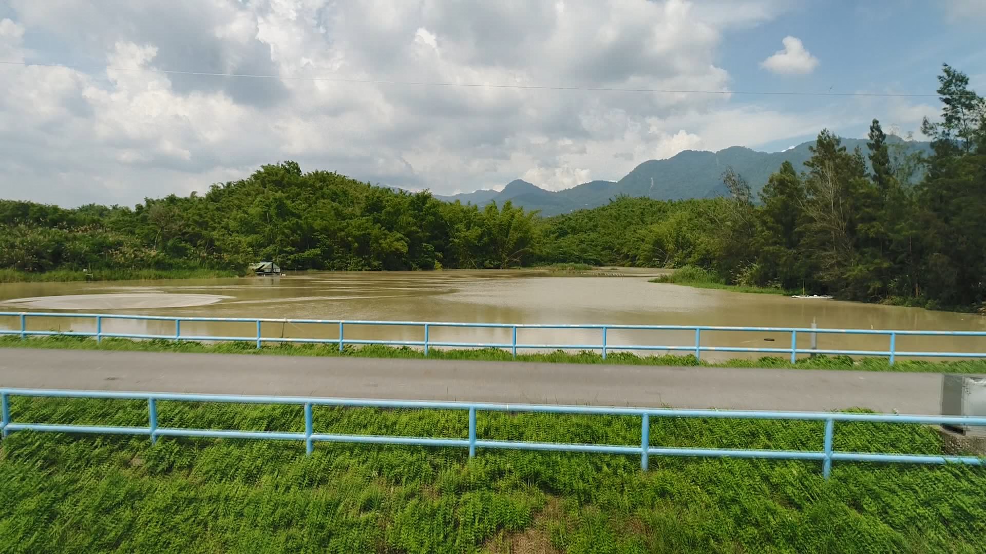 烏山頭水庫:烏山嶺隧道西口引水堰堤及天井豎坑