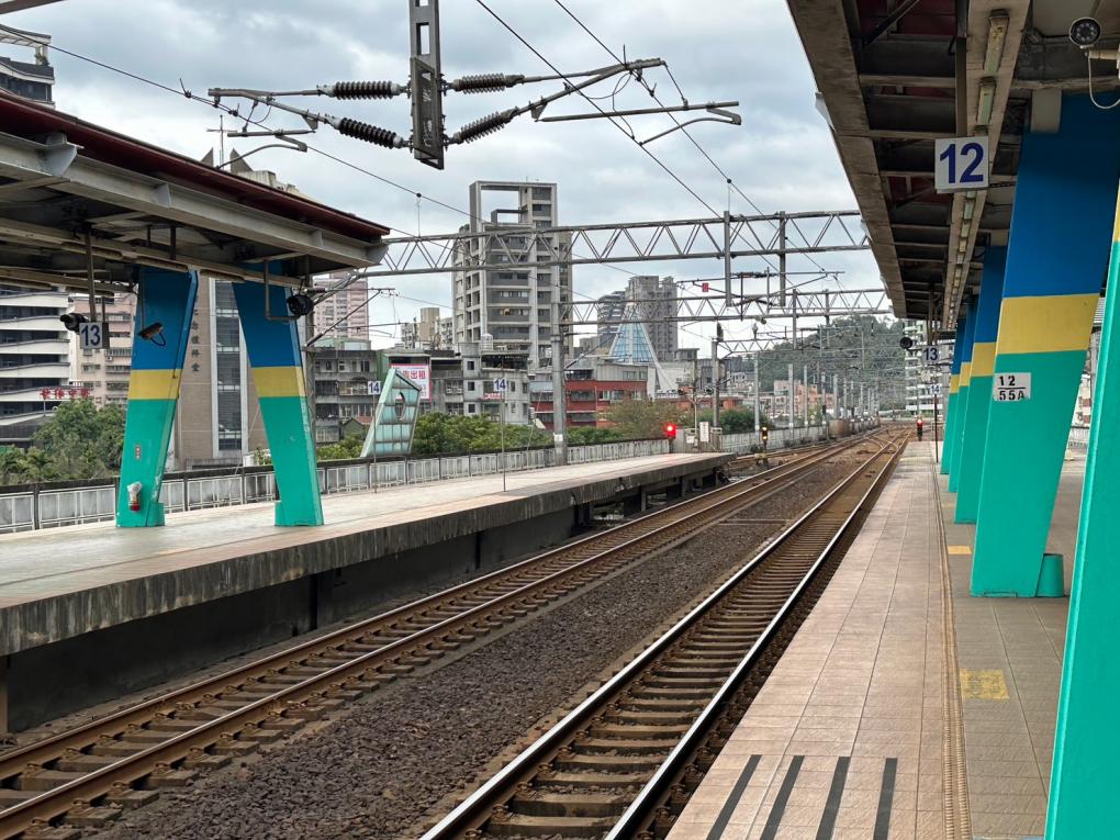 臺北市區車站鐵路地下化第四期東延南港工程「南港專案」汐止高架車站