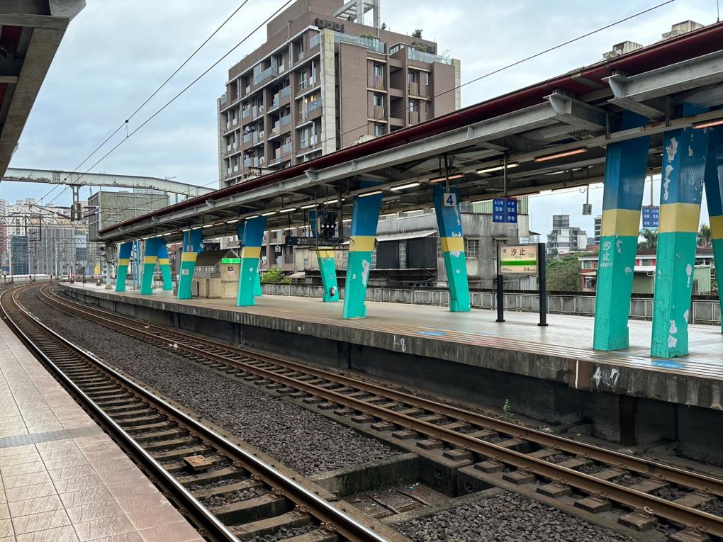 臺北市區車站鐵路地下化第四期東延南港工程「南港專案」汐止高架車站