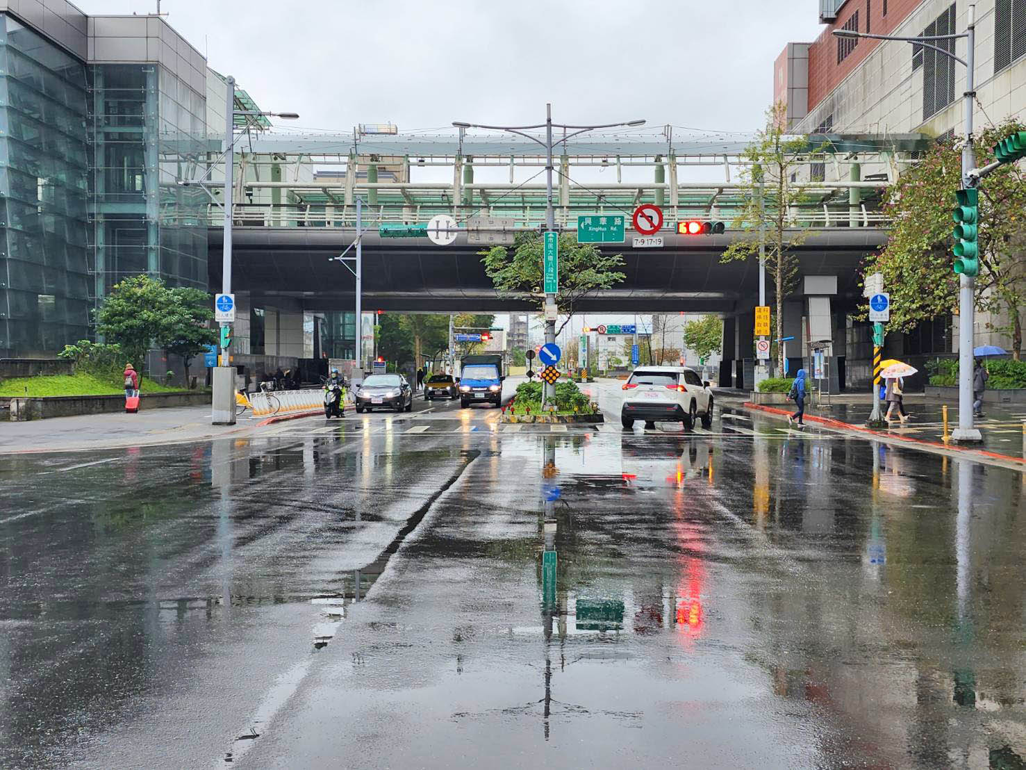 臺北市區車站鐵路地下化第四期東延南港工程「南港專案」第四代南港車站Ｂ棟連接北出口空橋