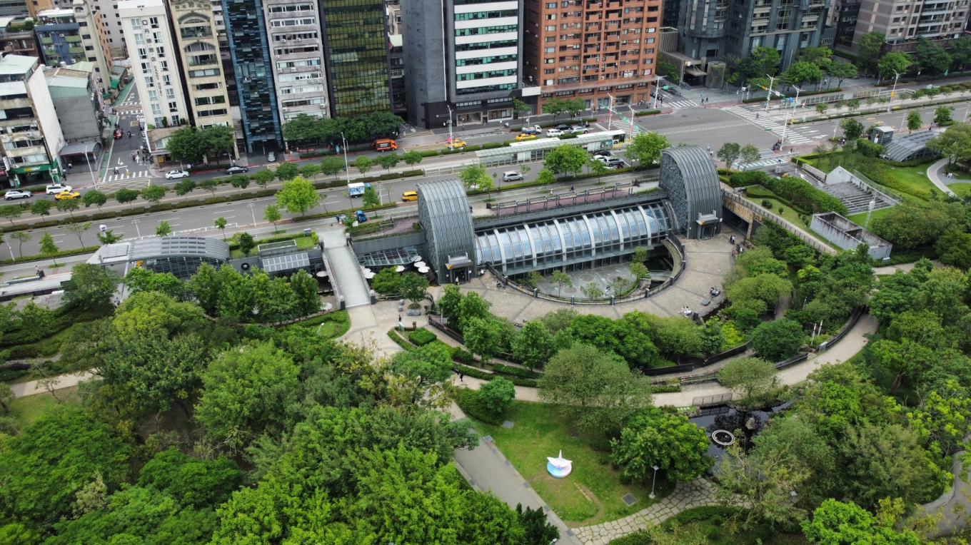 台北捷運信義線地下段大安森林公園站(R06)俯瞰