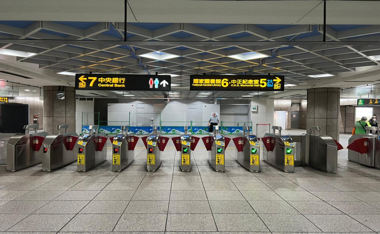 台北捷運信義線地下段中正紀念堂站(R08/G10)北側穿堂層