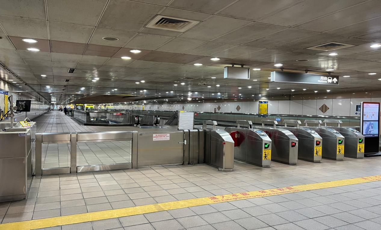 捷運板南線土城線沿線車站永寧站(BL02)大廳層