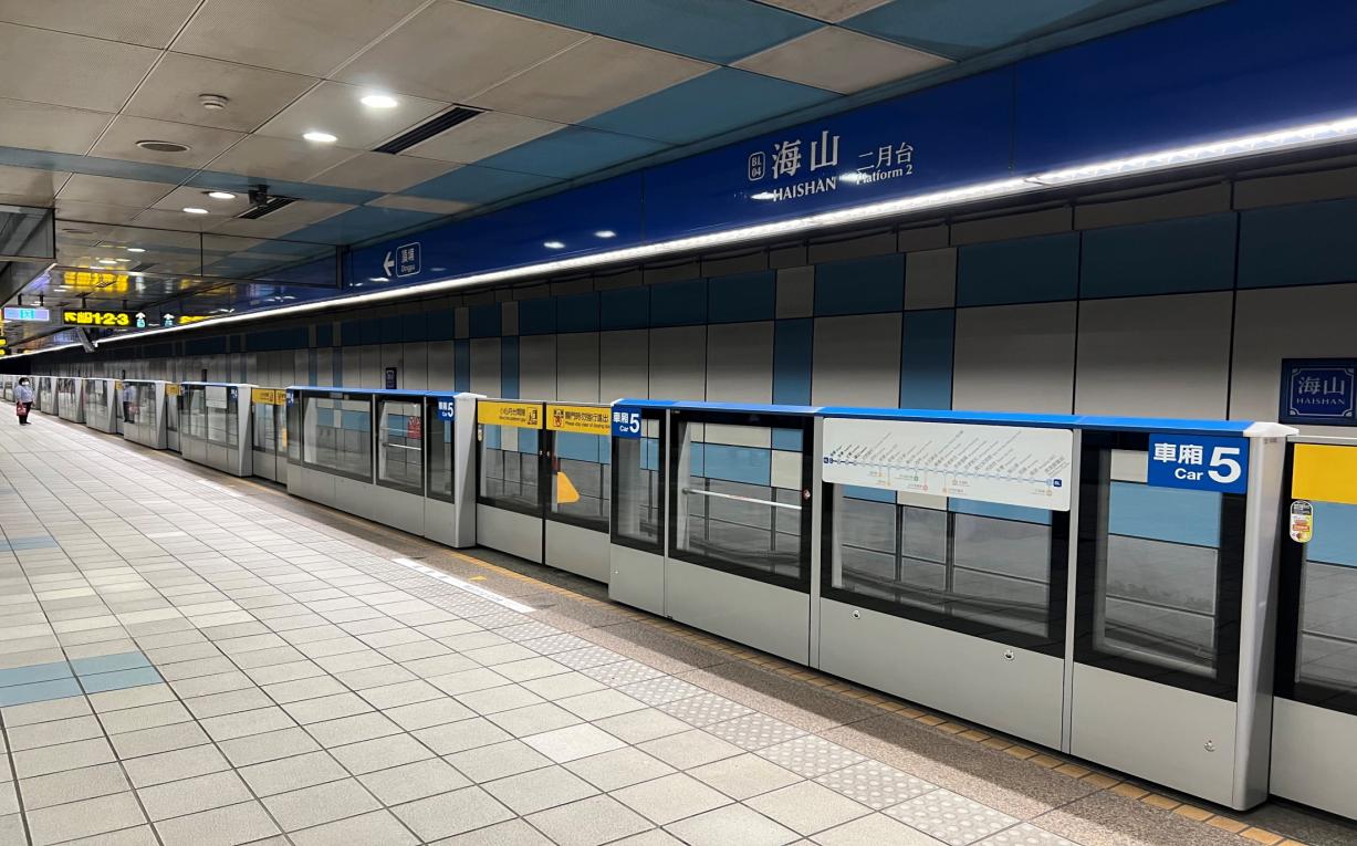 捷運板南線土城線沿線車站海山站(BL04)月台層