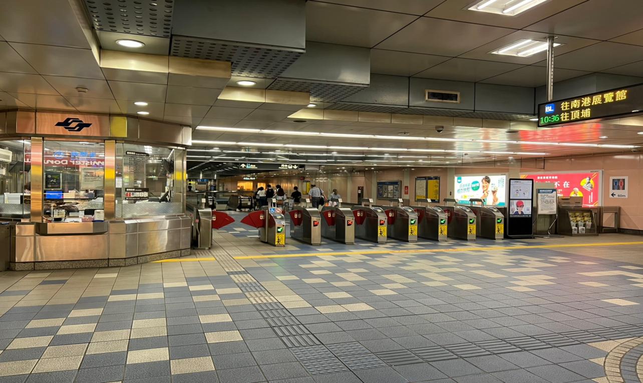 捷運板南線土城線沿線車站亞東醫院站(BL05)大廳層