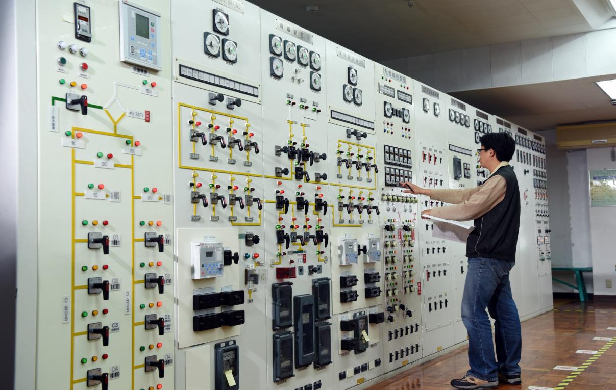 德基電廠控制室