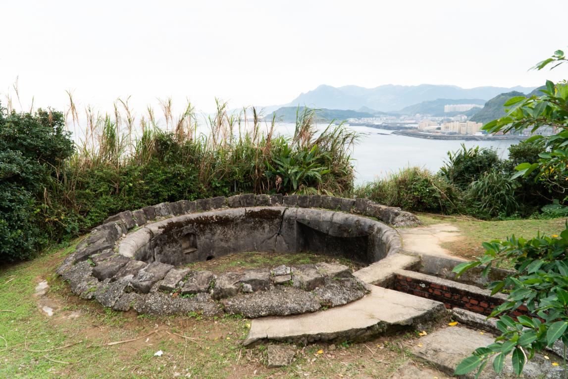 基隆港:社寮砲台於1904年完成配置四門「加式三十口徑二十七釐加農砲」