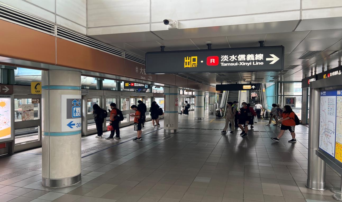捷運木柵線沿線車站大安站(BR09/R05)地上三樓月台層