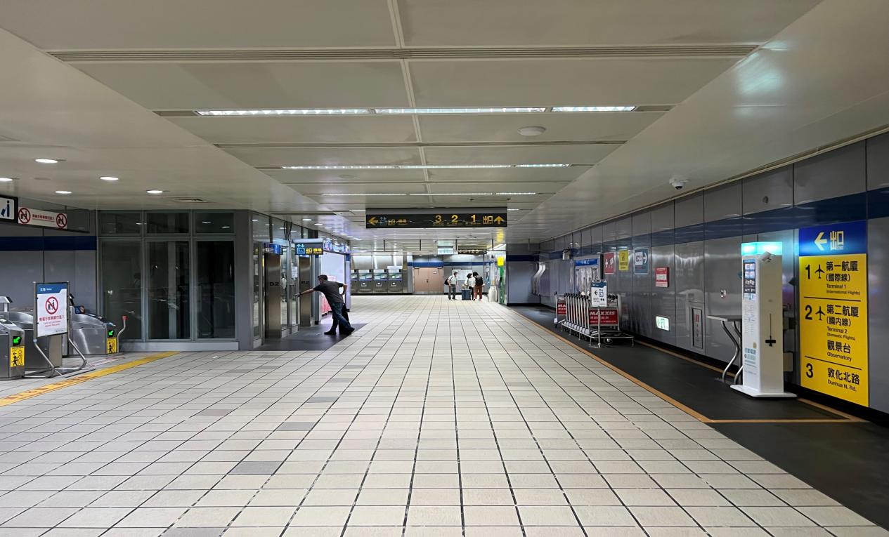 捷運內湖線沿線車站松山機場站(BR13)地下二樓大廳層