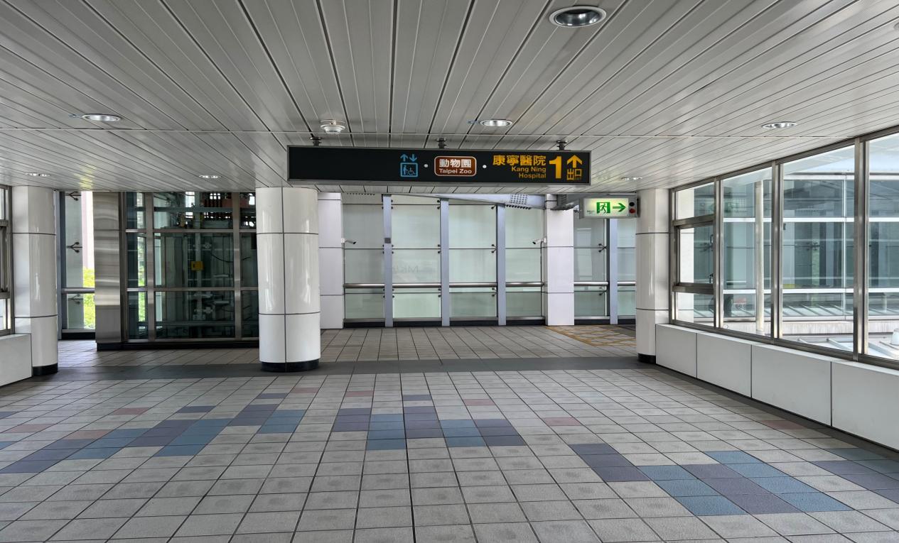 捷運內湖線沿線車站葫洲站(BR21)四樓天橋層