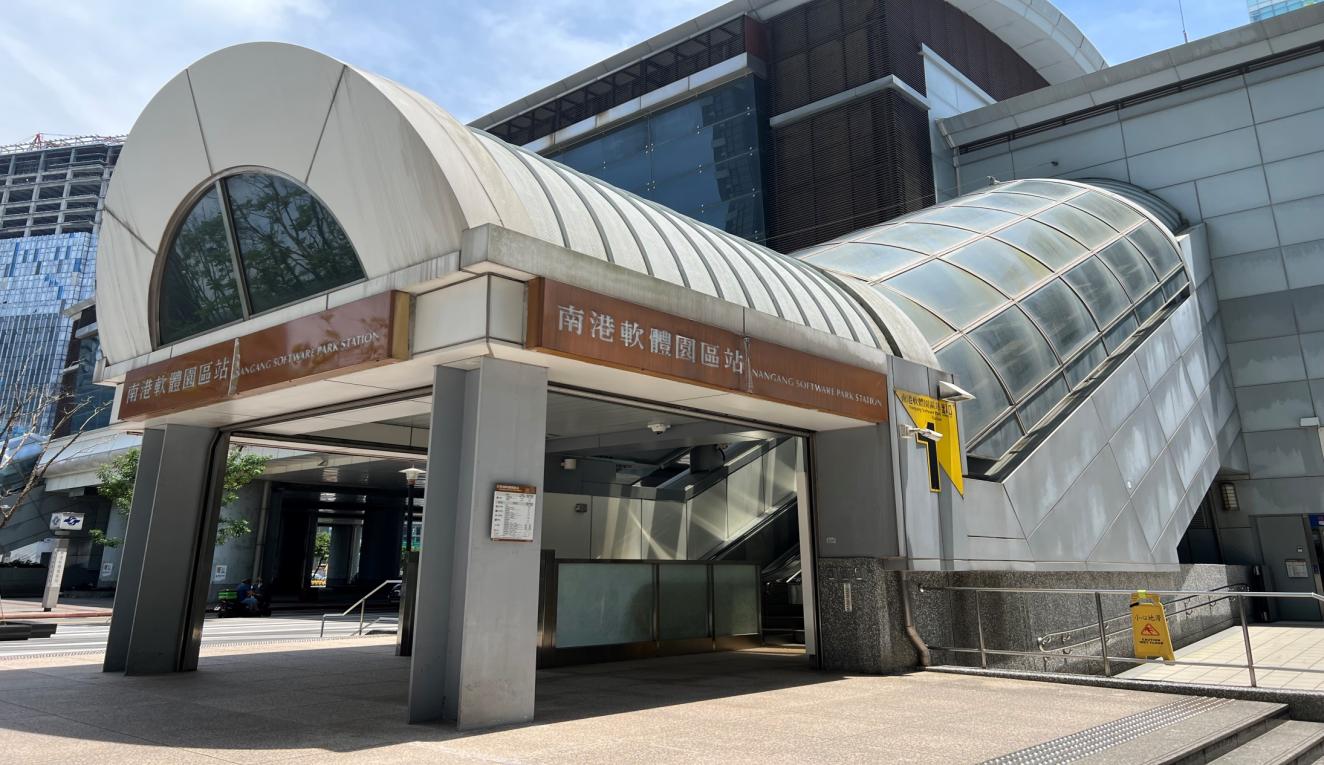 捷運內湖線沿線車站南港軟體園區站(BR23)1號出入口