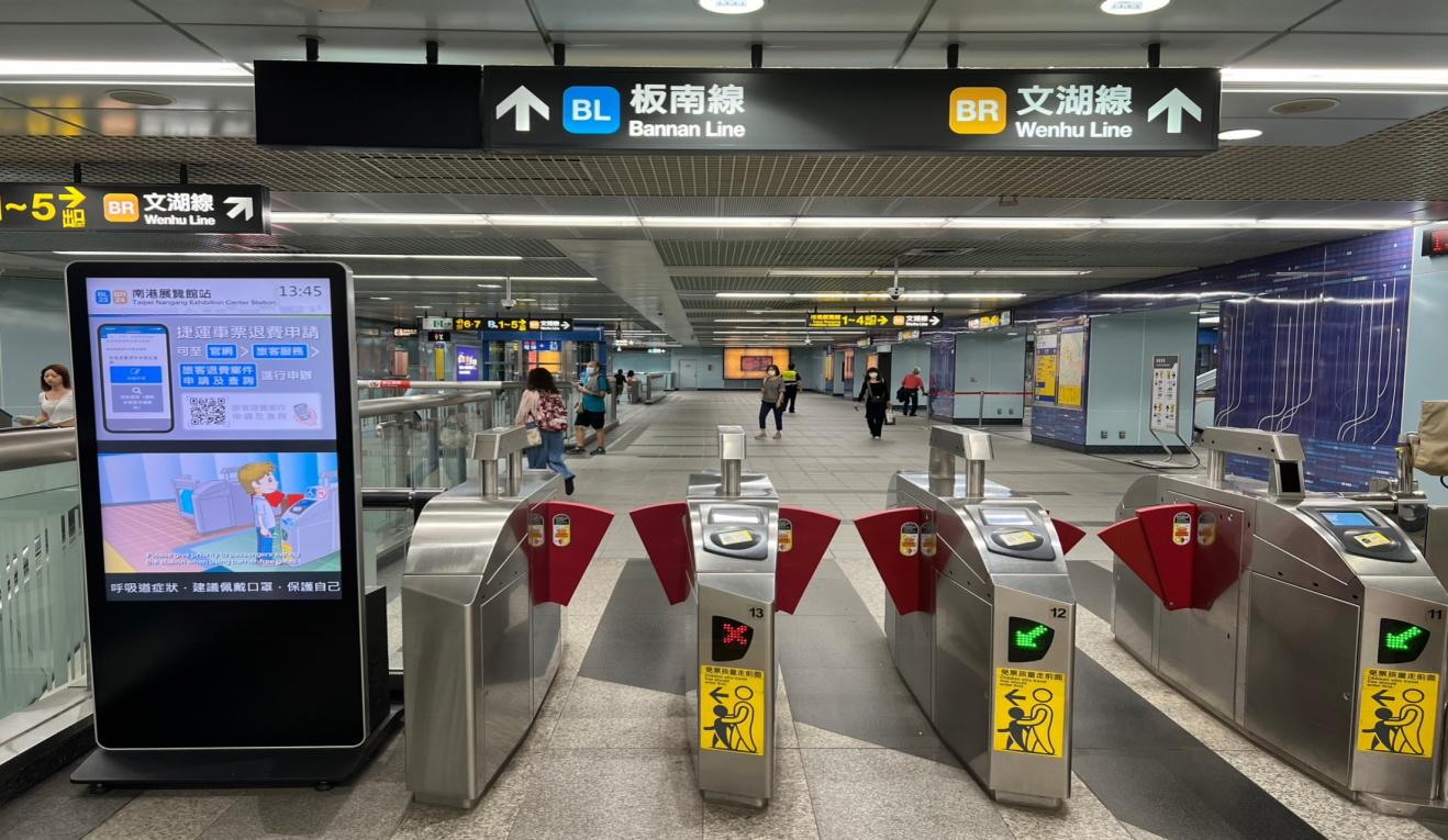 捷運內湖線沿線車站南港展覽館站(BL23/BR24)地下二樓板南線穿堂層