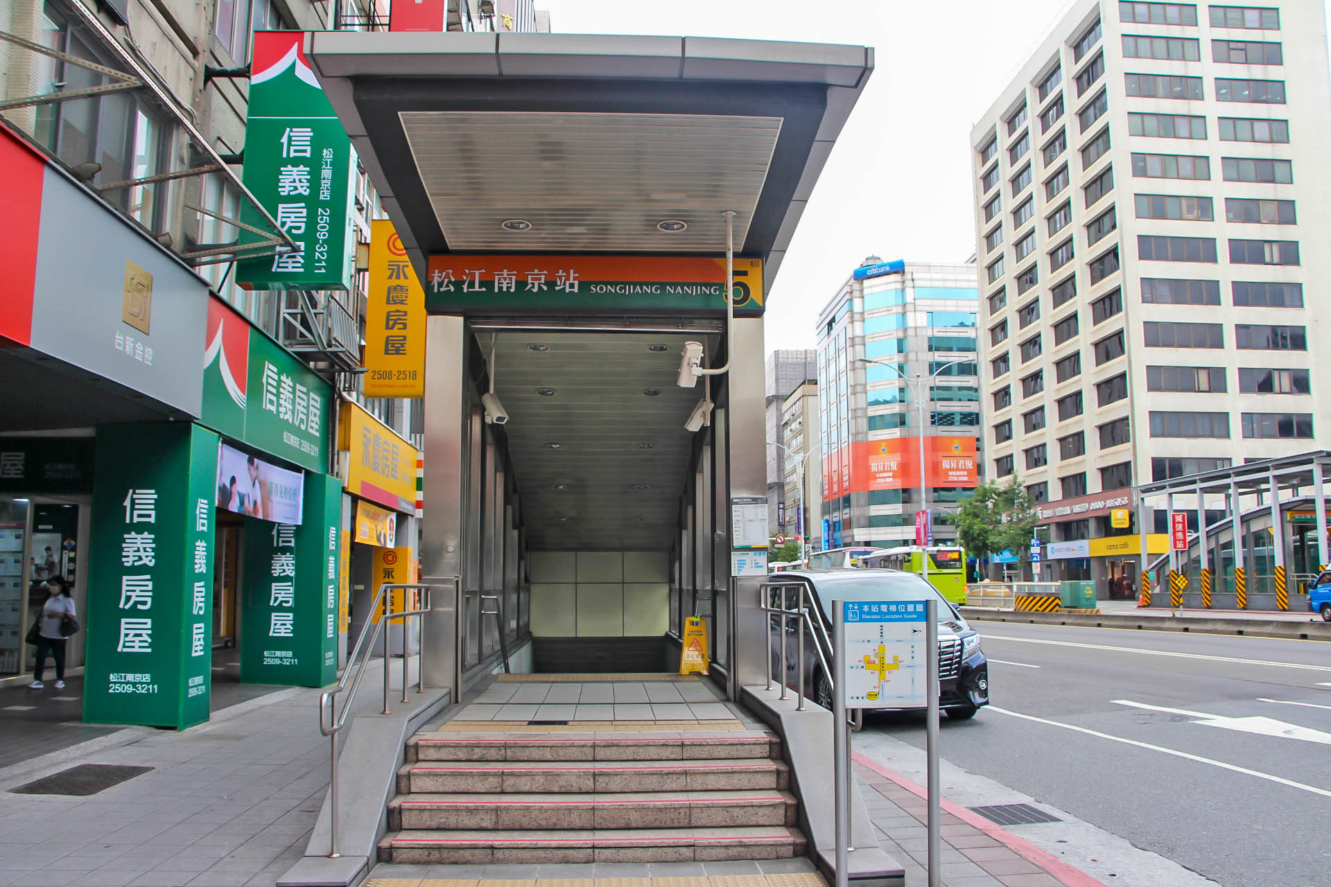 捷運松山新店線之松山線松江南京站(G15/O08)出入口