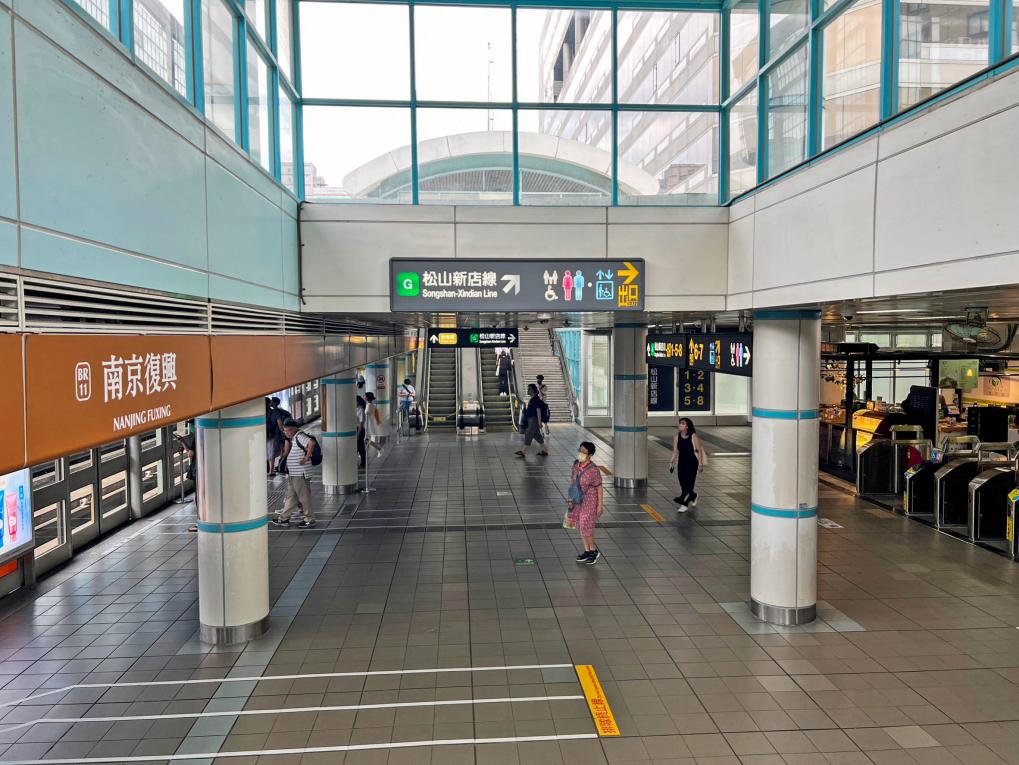 捷運松山新店線之松山線南京復興站(G16/BR11)地上三樓文湖線大廳層及月台層