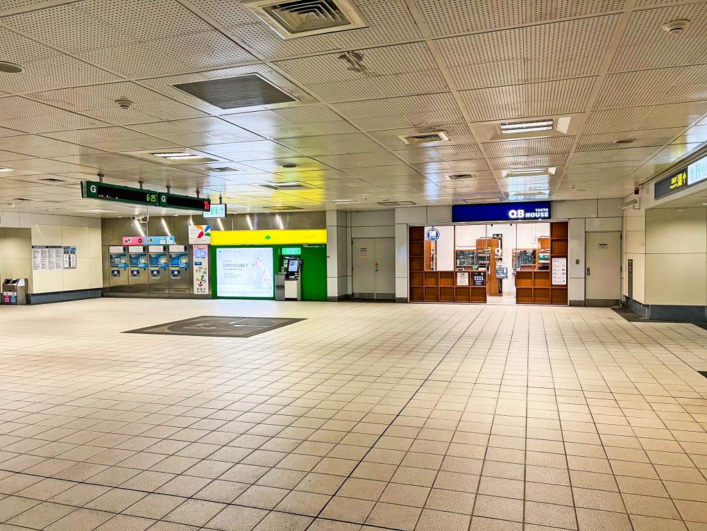 捷運松山新店線之松山線南京三民站(G18)大廳層