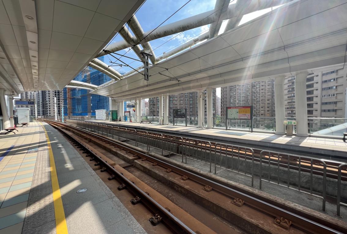 淡海輕軌綠山線沿線車站-新市一路站-無閘式月台