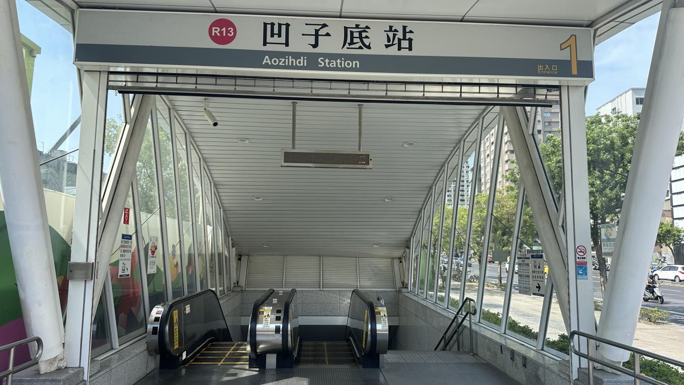 高雄捷運紅線沿線車站介紹-凹子底站(R13)出入口