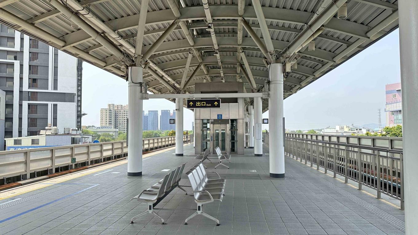 高雄捷運紅線沿線車站介紹-都會公園站(R21)月台層