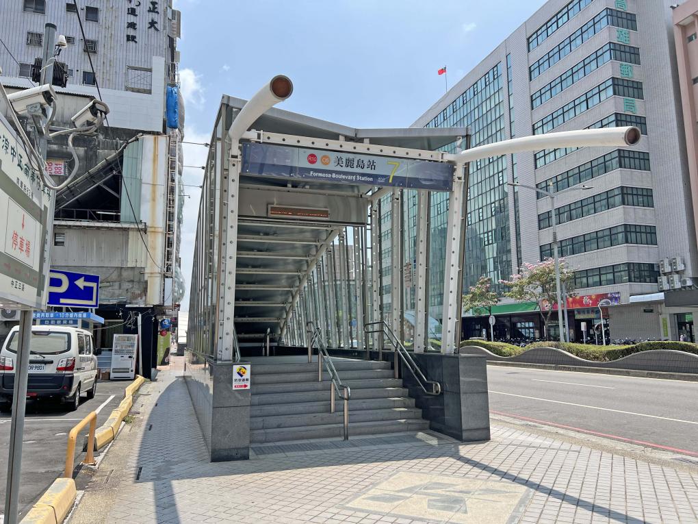高雄捷運橘線沿線車站介紹-美麗島站(R10)(O5)-出入口