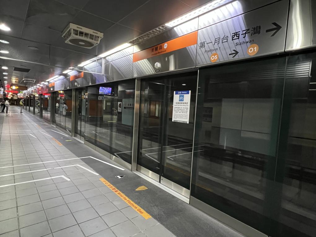 高雄捷運橘線沿線車站介紹-美麗島站(R10)(O5)-月台層