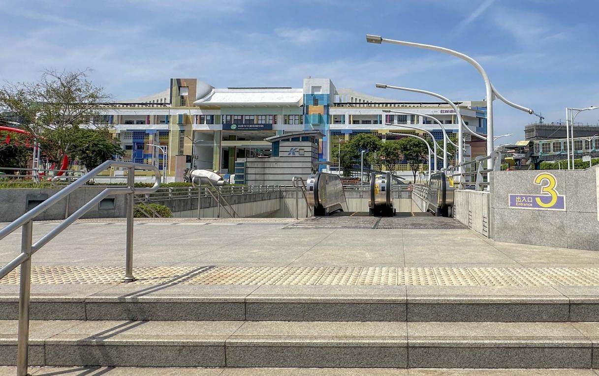 高雄捷運橘線沿線車站介紹-苓雅運動園區站(O9)出入口