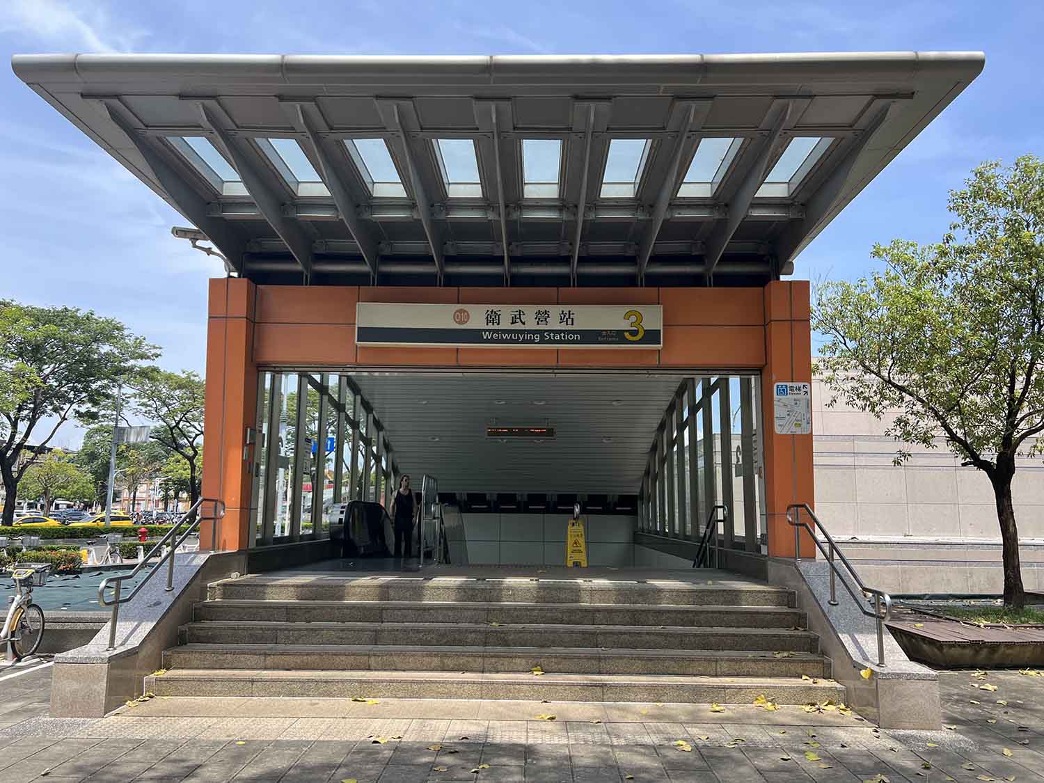高雄捷運橘線沿線車站介紹-衛武營站(O10)出入口