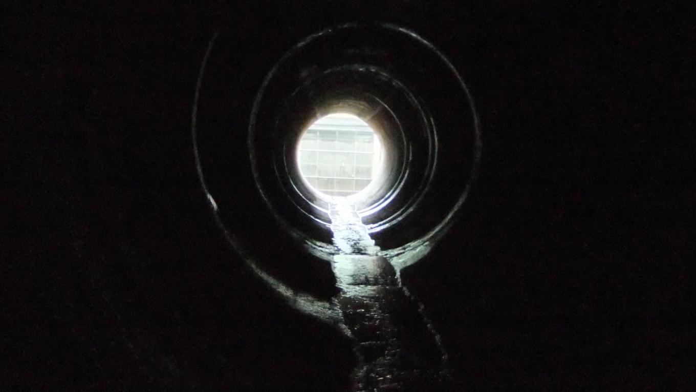石門水庫上游的義興電廠引水隧道內部