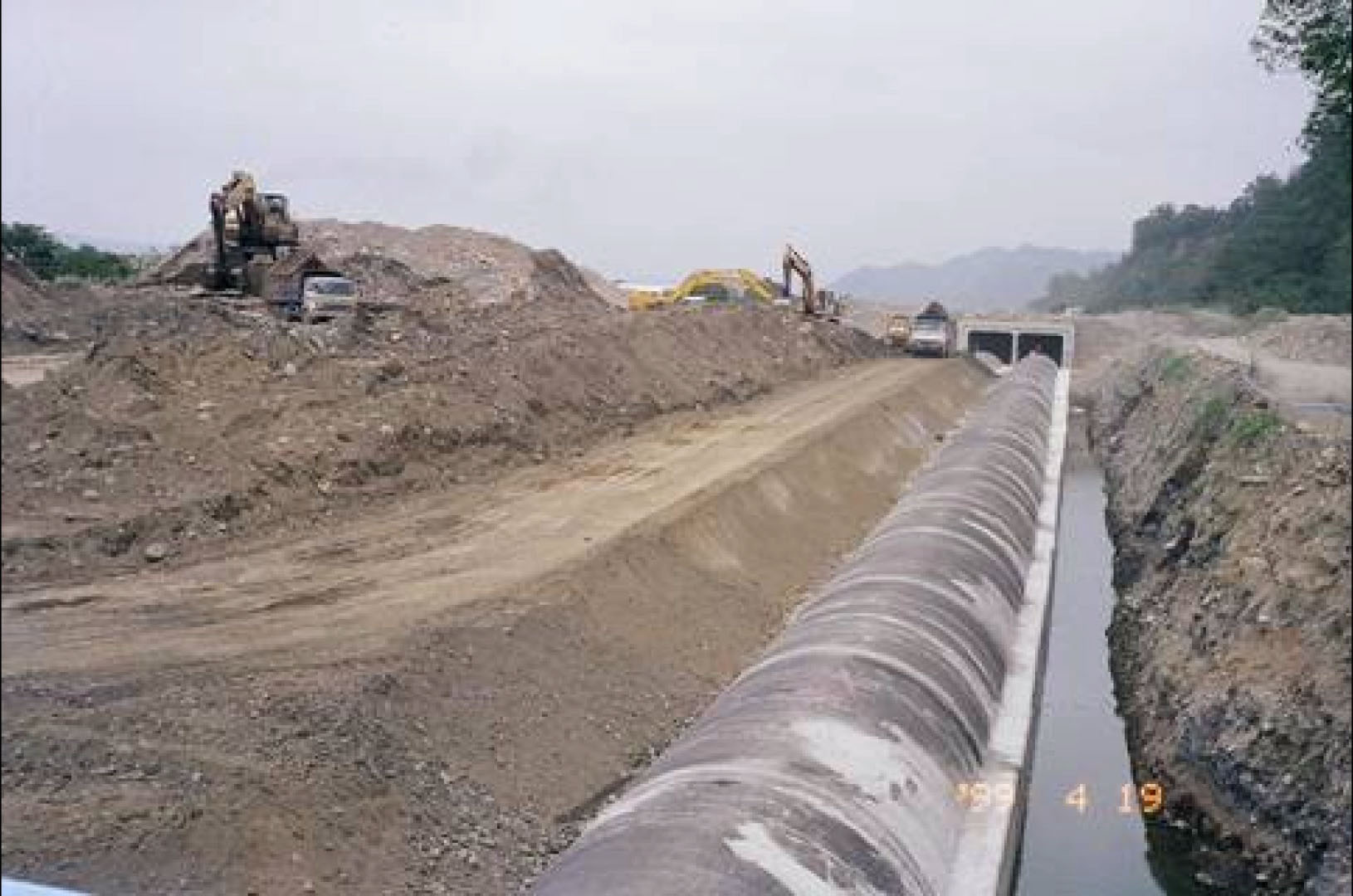 濁水溪集集攔河堰南岸聯絡渠道鋼襯混凝土管施工舊照