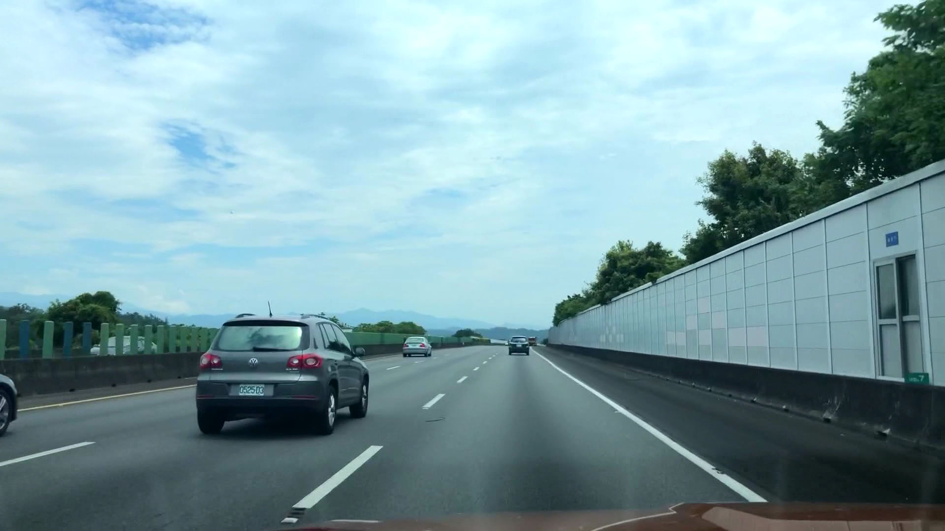 榮工處承辦之中山南北高速公路由車內拍攝