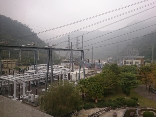 天輪電廠345KV開關場災後重建為體積更小的345KV GIS開關設備