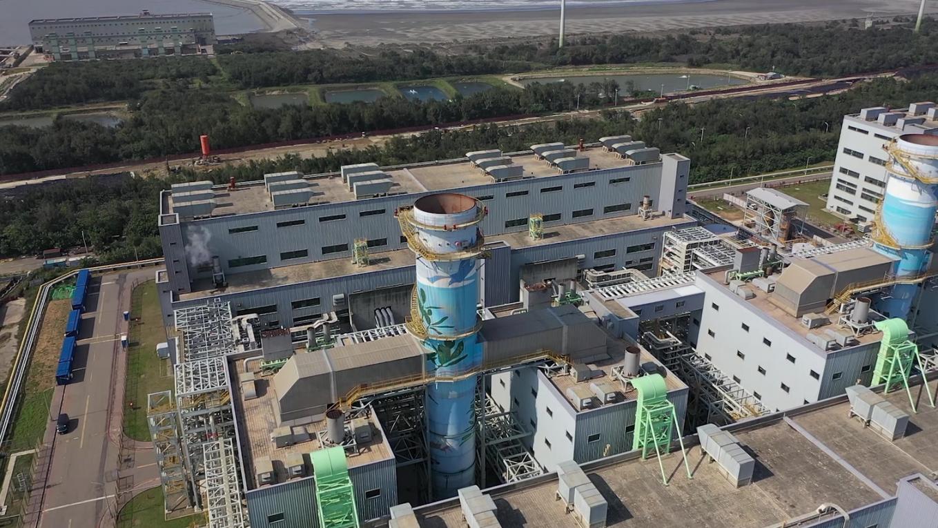 大潭電廠彩繪煙囪俯瞰