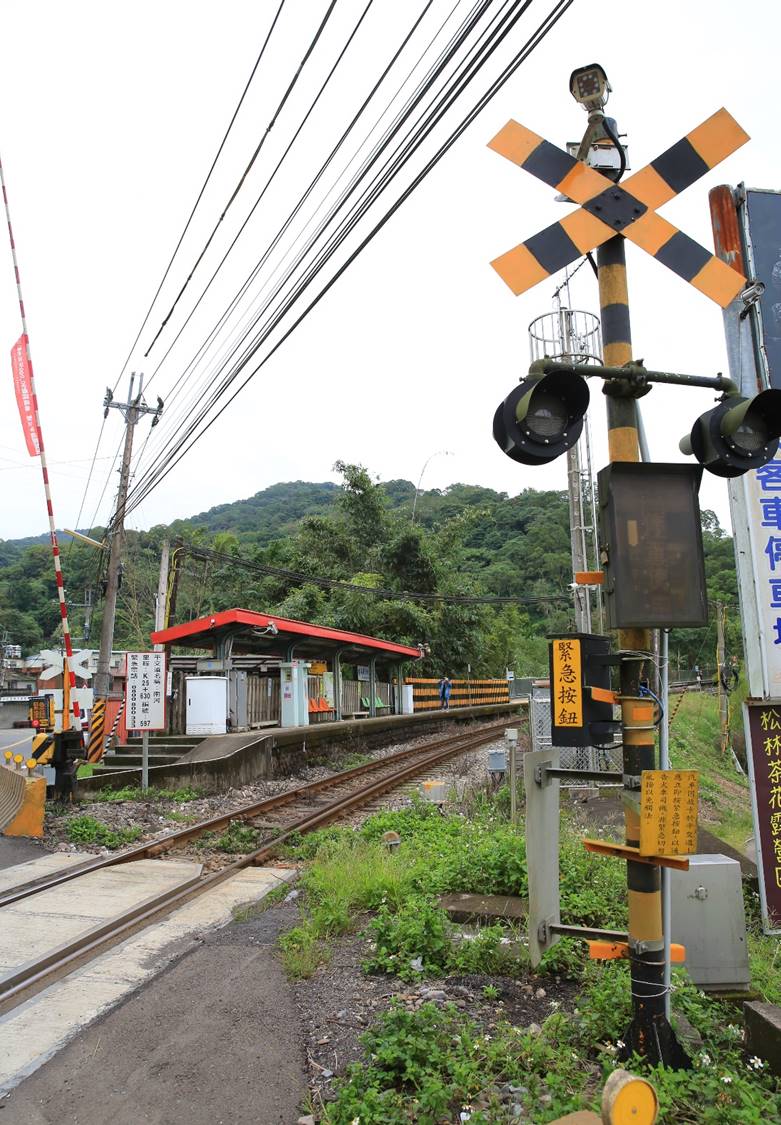 內灣支線鐵路富貴車站旁平交道