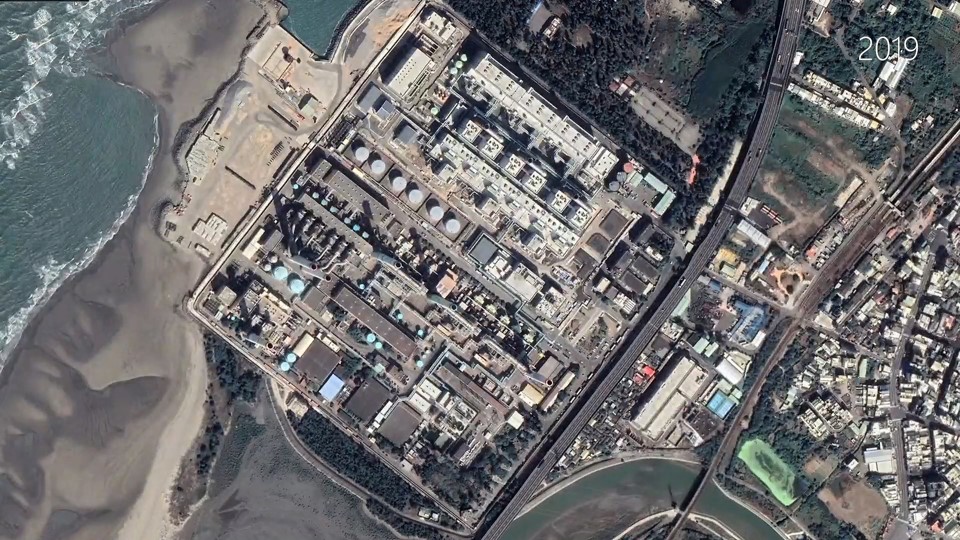 通霄火力發電廠建造中的新機組廠房與電氣設備室位置示意圖