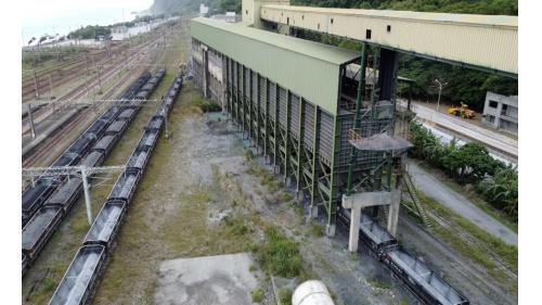 和仁車站位於花蓮縣秀林鄉，貨運噸數及貨運營收排名，居全國第二。