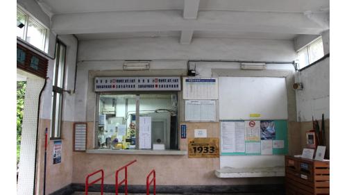 崇德車站附近有著名的清水斷崖，該站曾在1980年代至1990年代之間，做為國中社會課本封面。