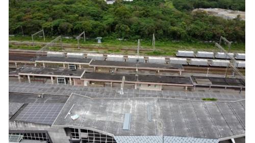 新城（太魯閣）車站位於花蓮縣新城鄉，是亞洲水泥的貨運基地，每日約有7,700噸的散裝水泥自新城車站運出。蘇澳新站距離太魯閣國家公園3公里，距離花蓮市區17公里。