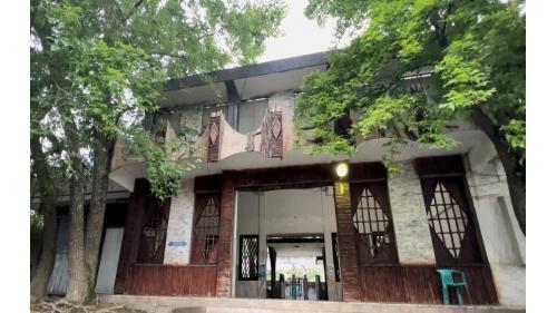 景美車站為乙種簡易站，但因無派員售票，僅有區間車停靠，由新城站管理。
