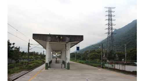 景美車站為乙種簡易站，但因無派員售票，僅有區間車停靠，由新城站管理。