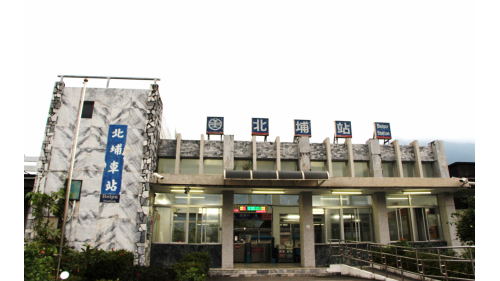 北埔車站有1個月台，以沿線水泥業的貨物運輸為主要業務。
